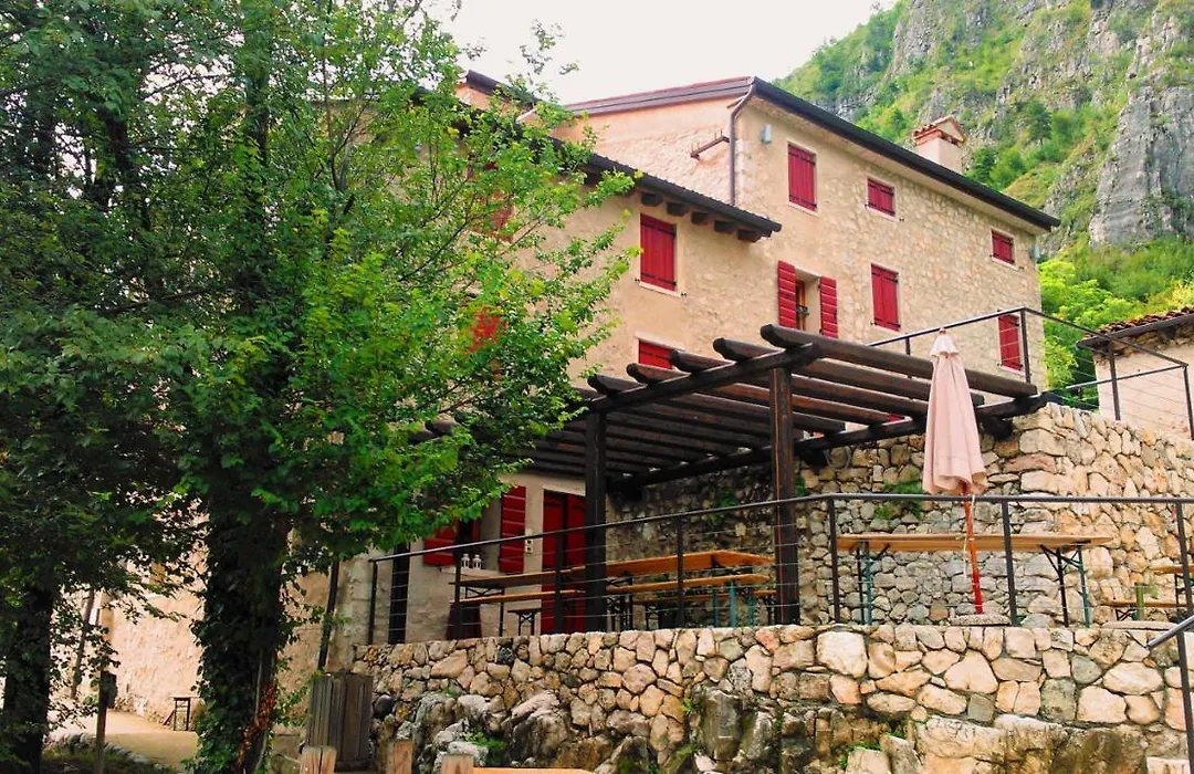 Casa sul Fiume County House-1